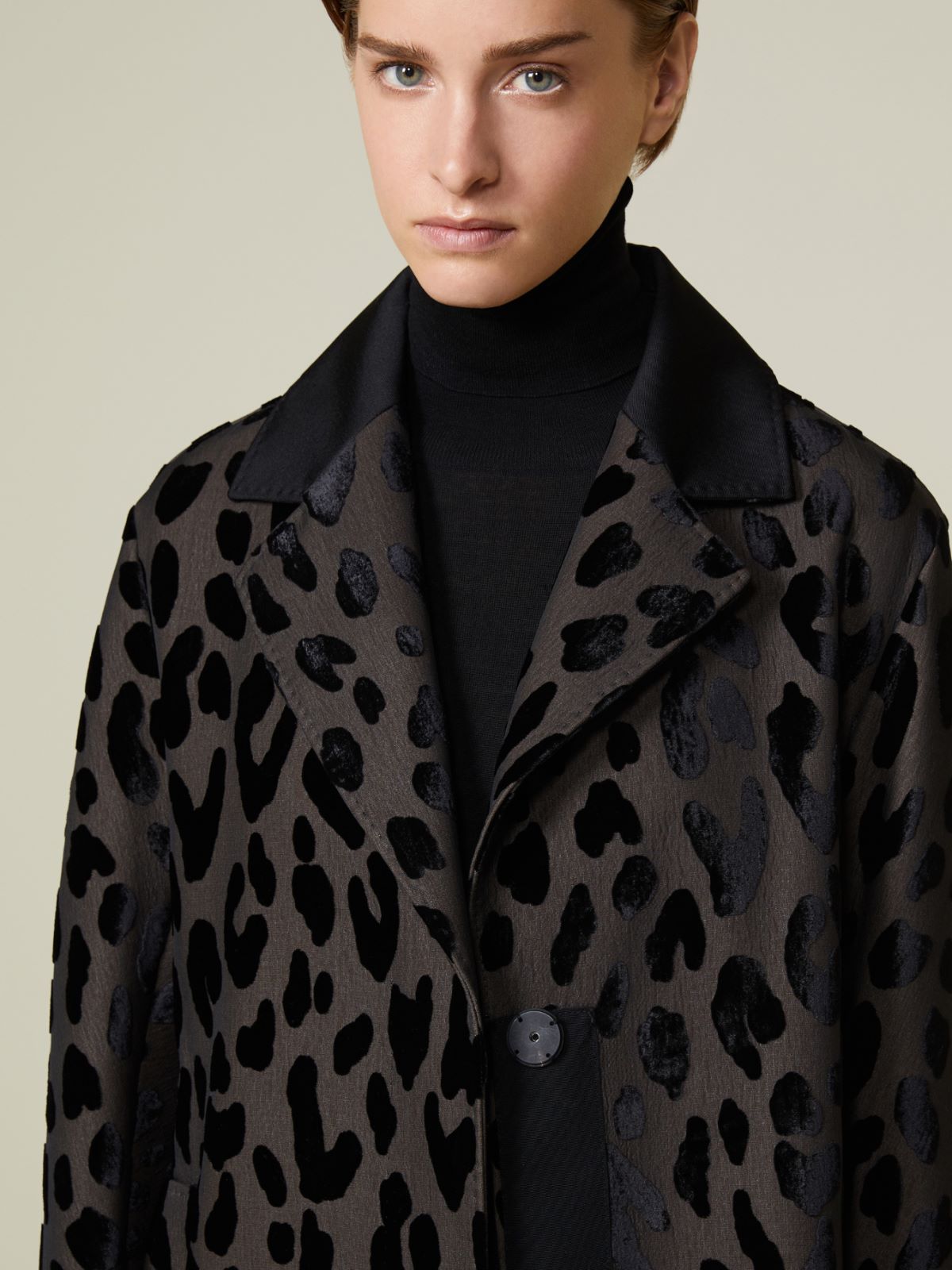 Single-breasted spotted velvet coat - Black