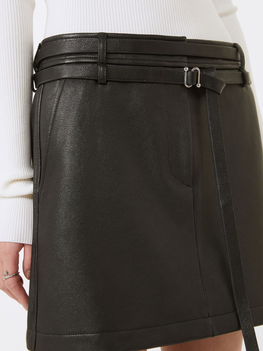 Short leather skirt - Black