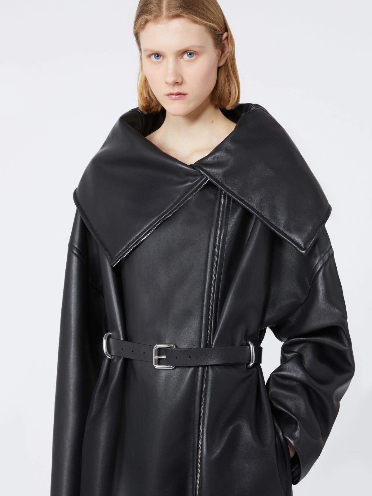Long leather coat - RUNWAY - Black