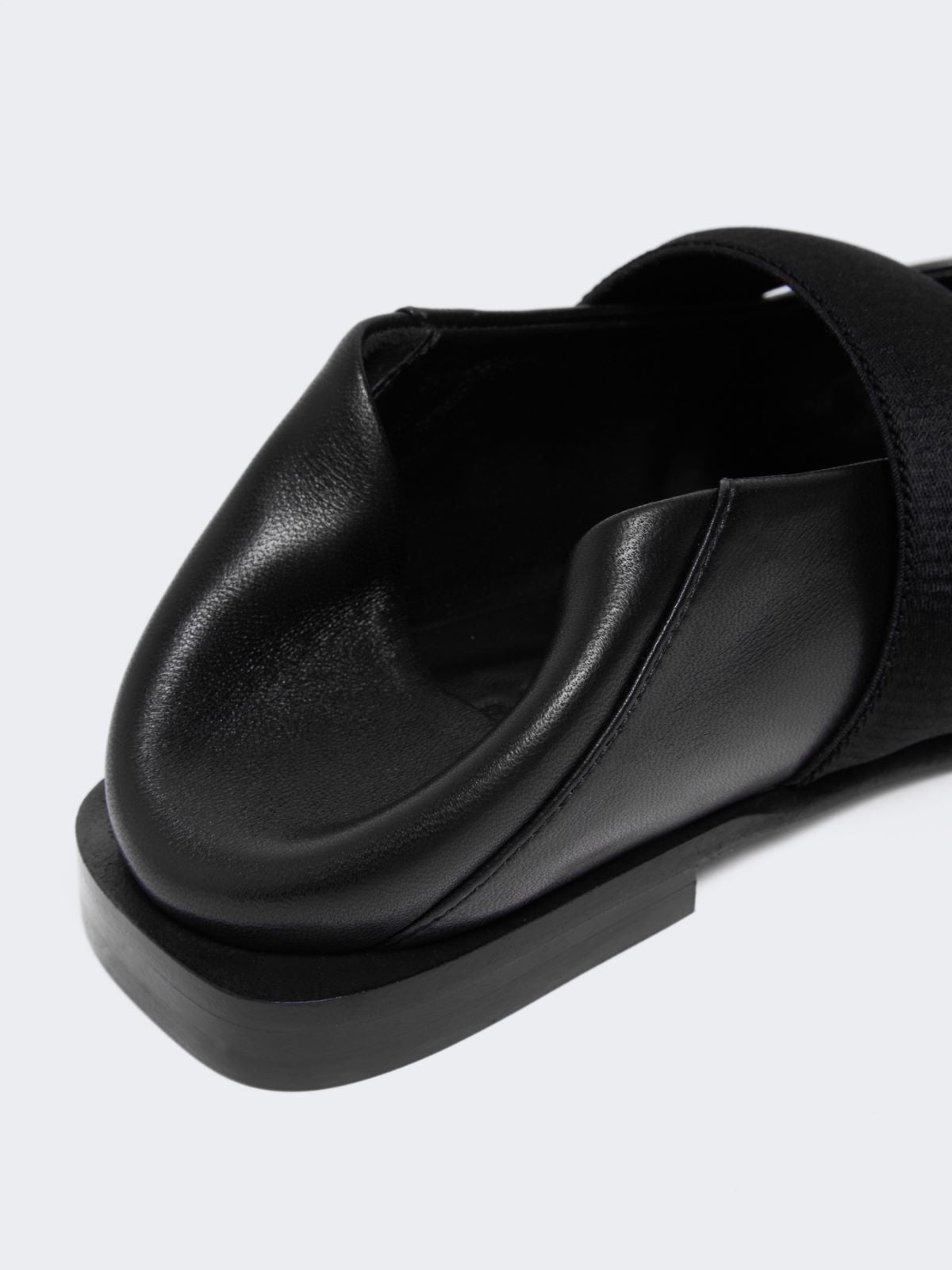 Ballerina with elastic band - Black