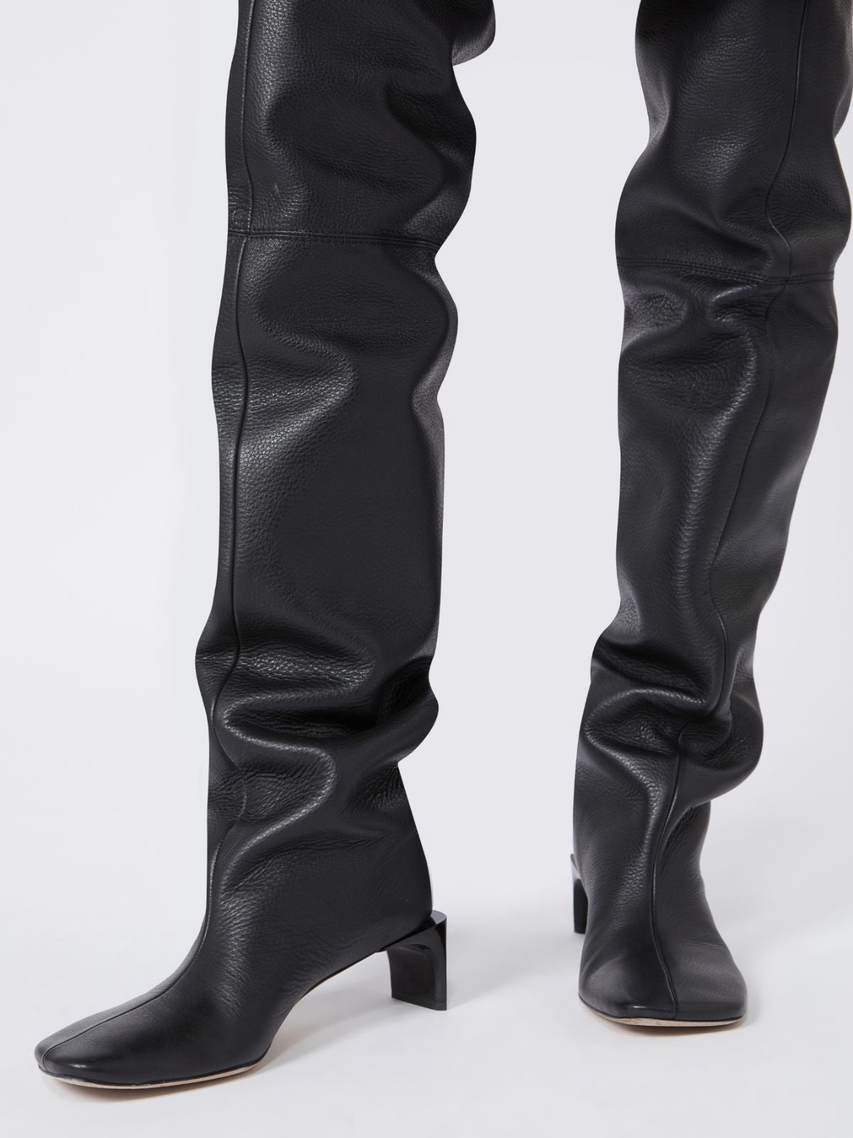 Thigh-high calfskin boots - RUNWAY - Black