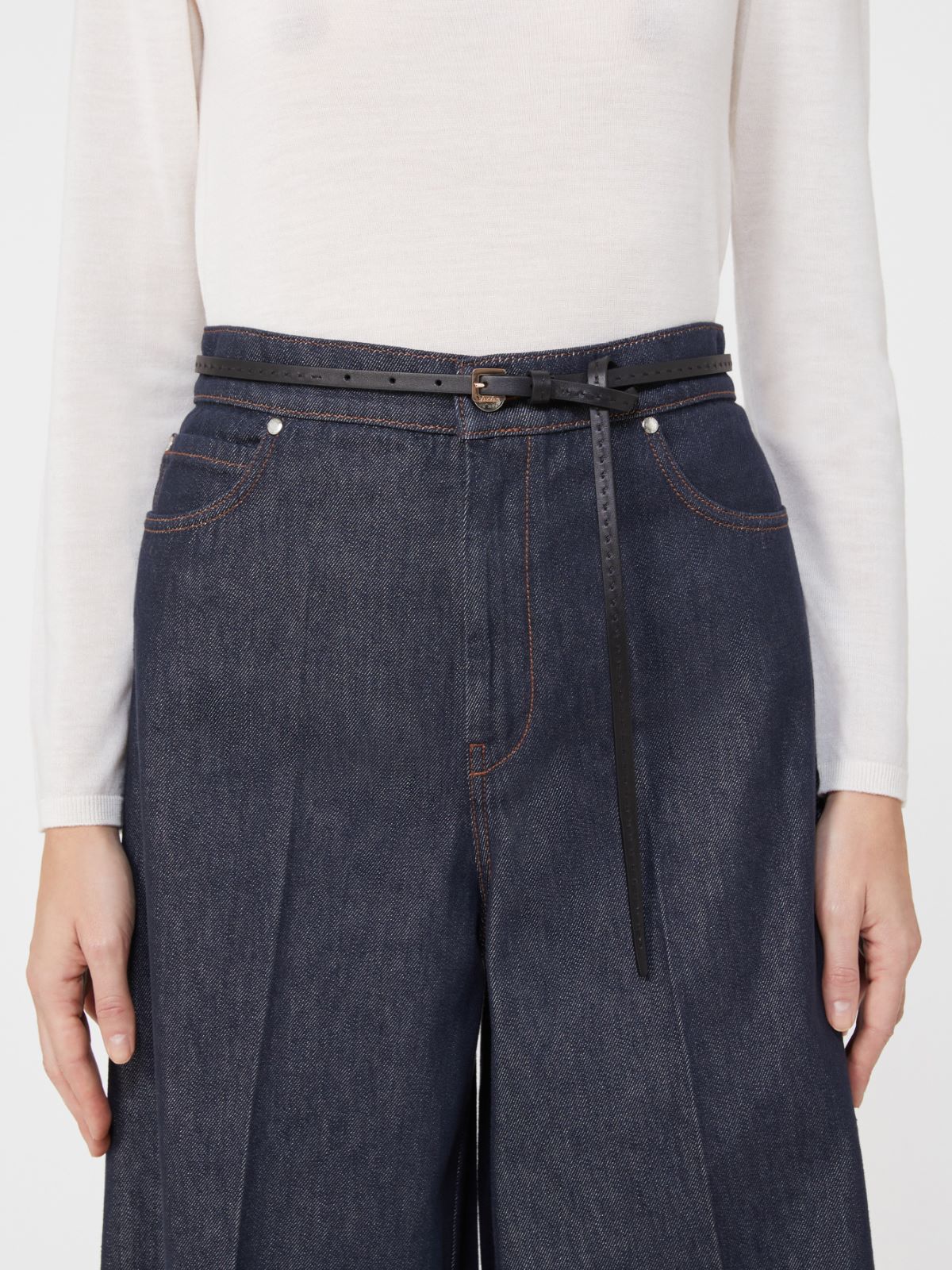 Natural leather belt - Black