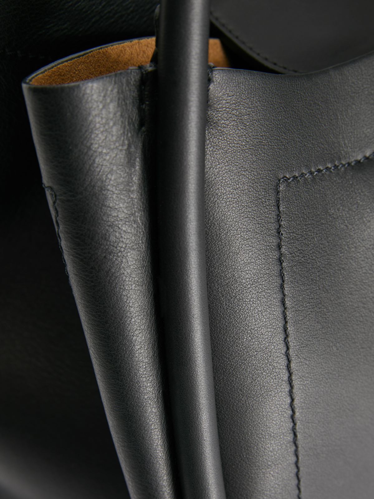 Medium leather Marine bag - Black