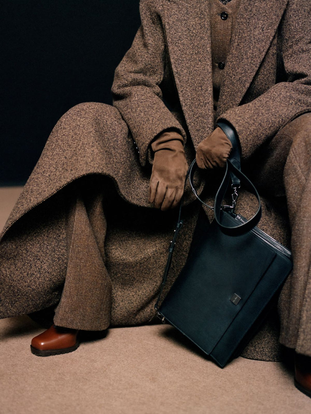 Medium crossbody bag in leather - Black