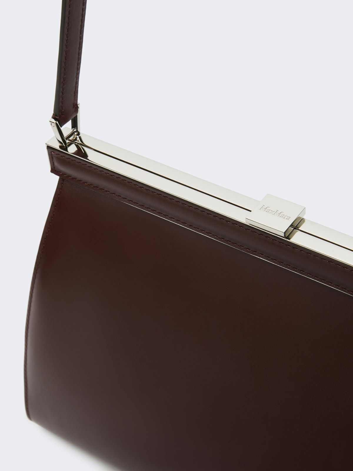 Low-sheen leather handbag - Bordeaux