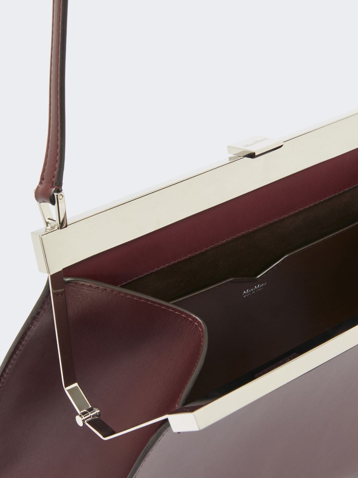 Low-sheen leather handbag - Bordeaux