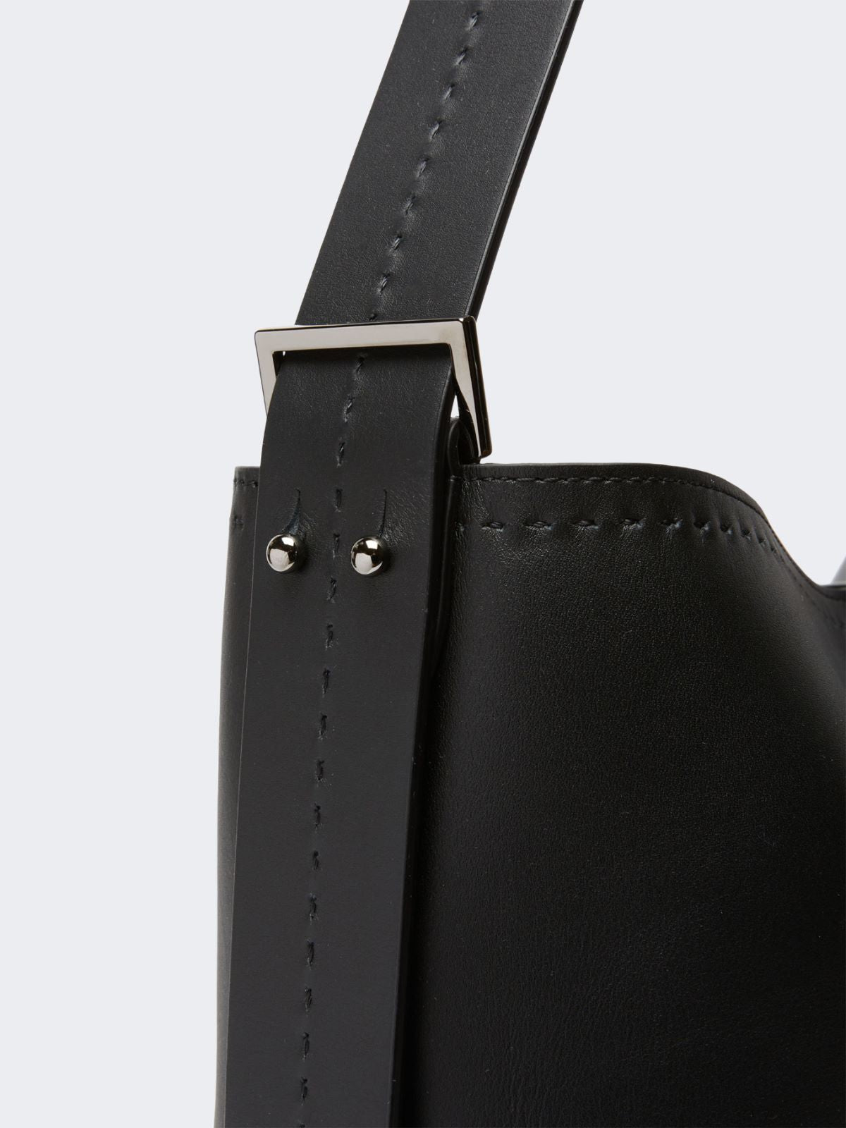 - Archetipo medium leather bag - Black