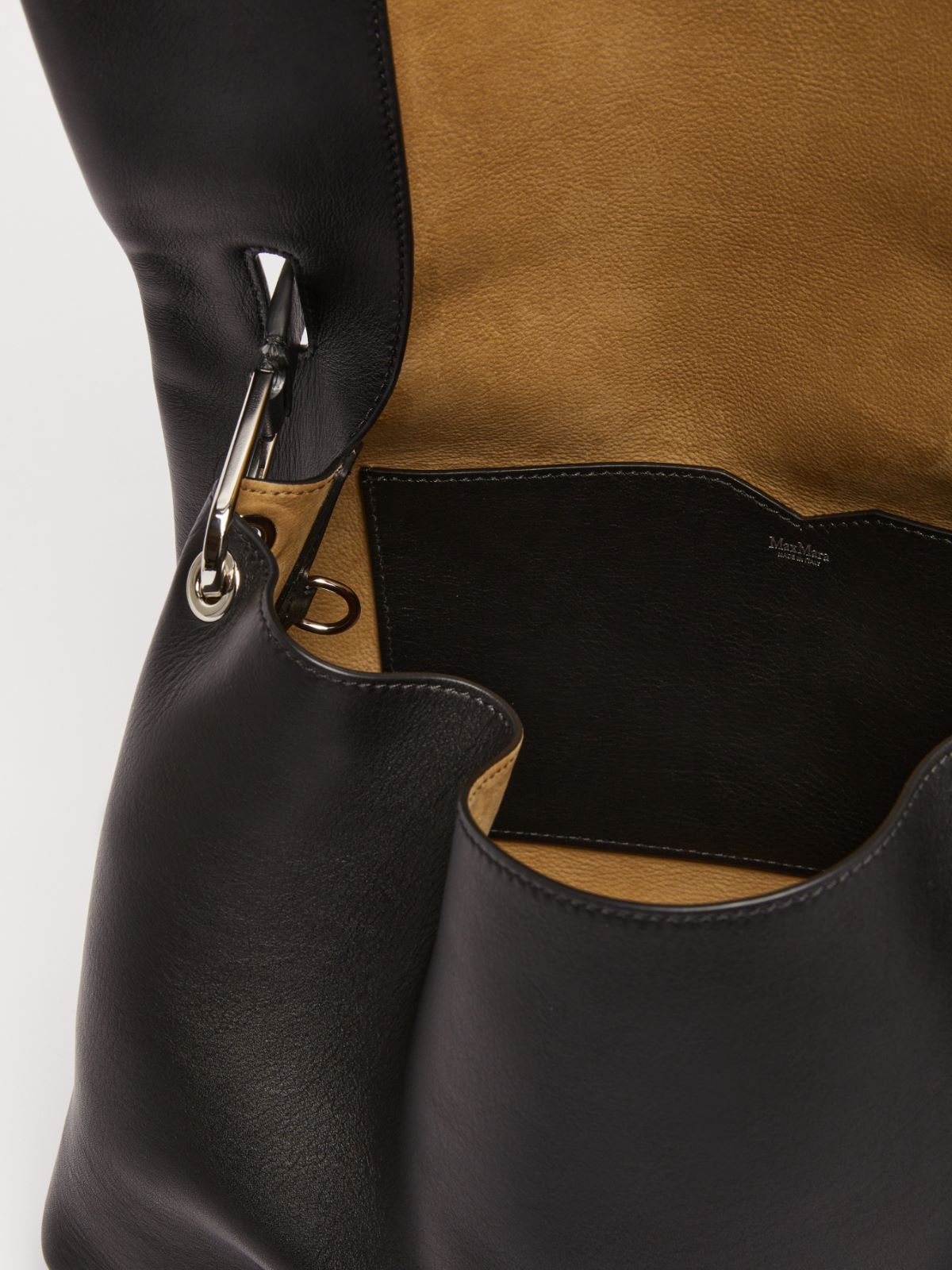 Archetipo leather handbag - Black