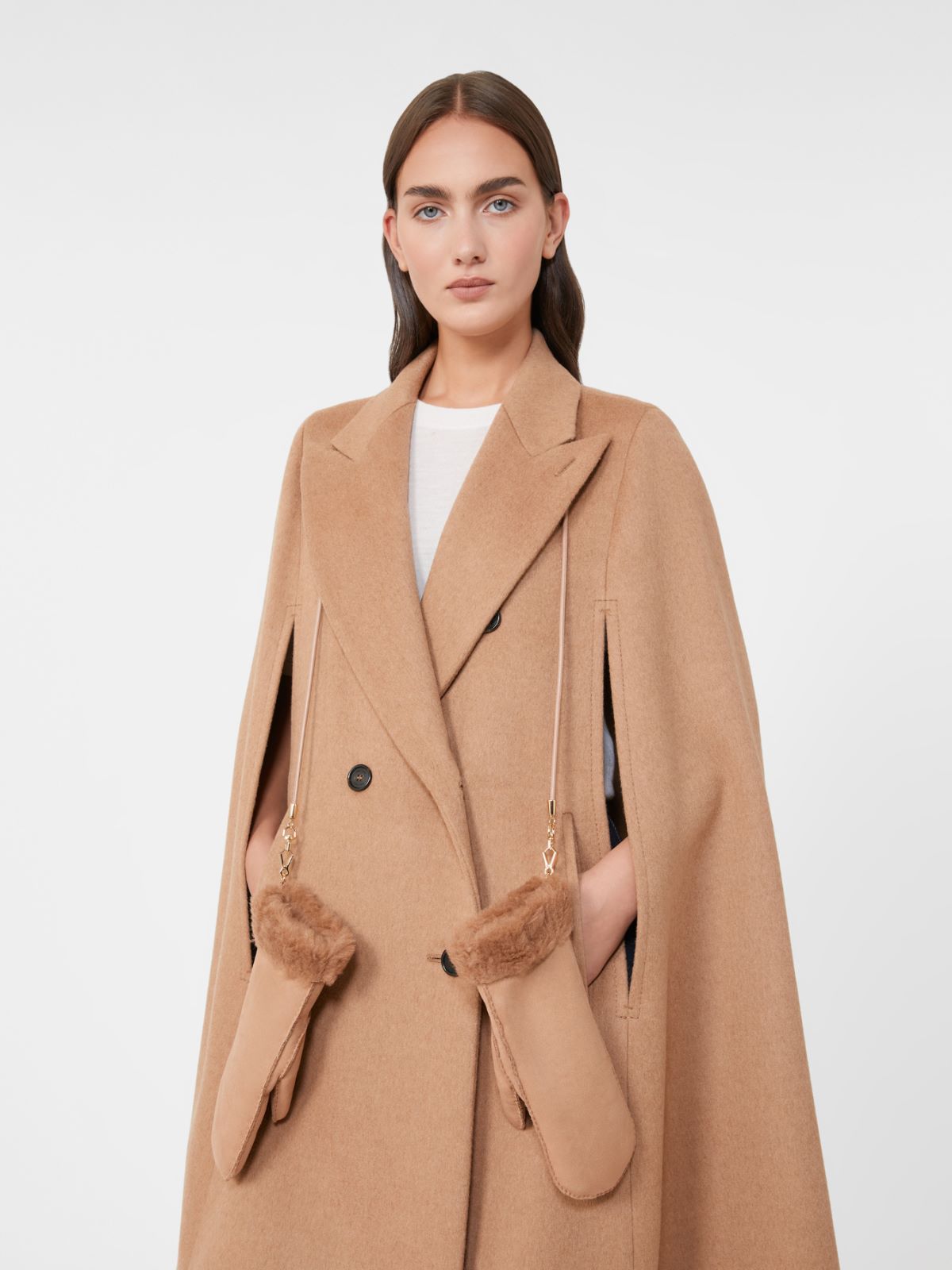 Soft-textured mittens - Camel