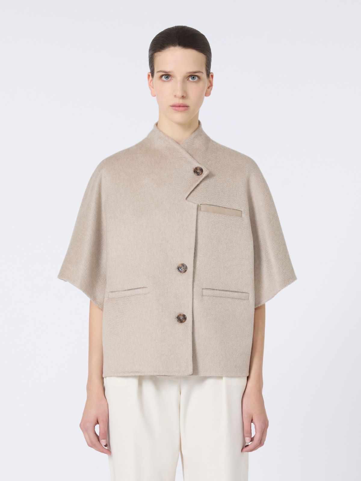 Long cropped cape in cashmere drap - Sand