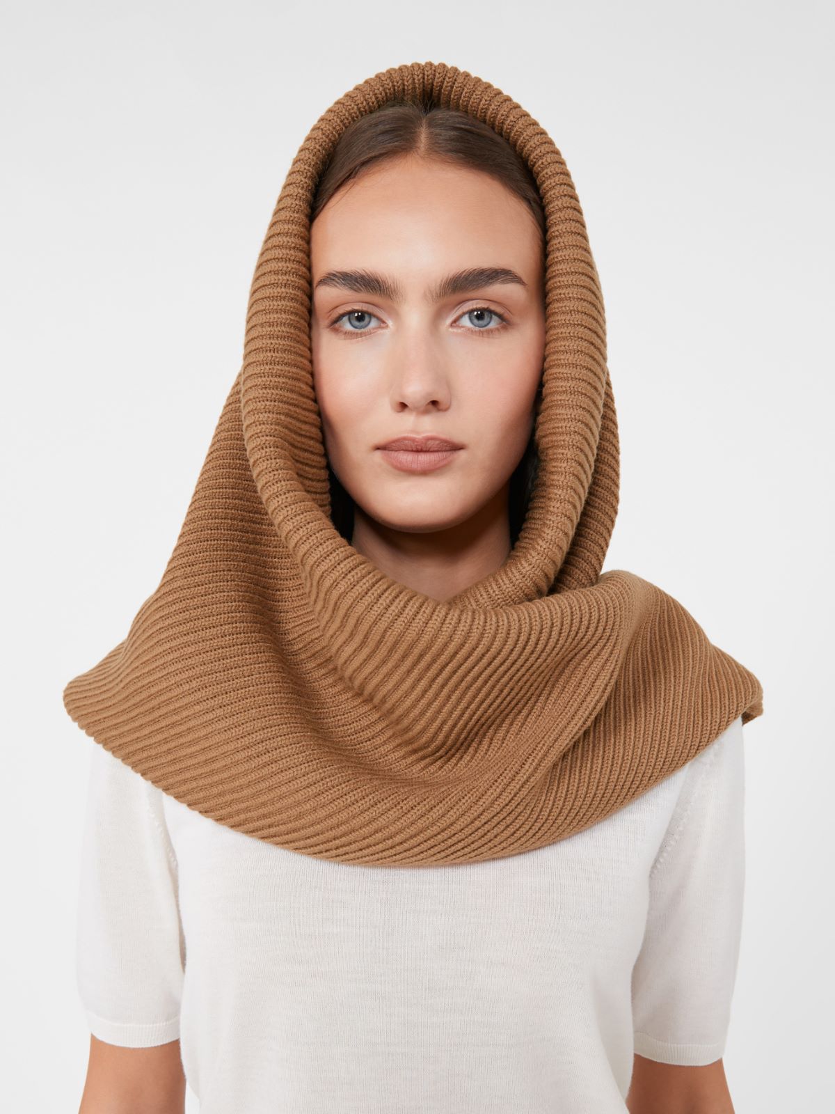 Wool yarn maxi shawl - Camel