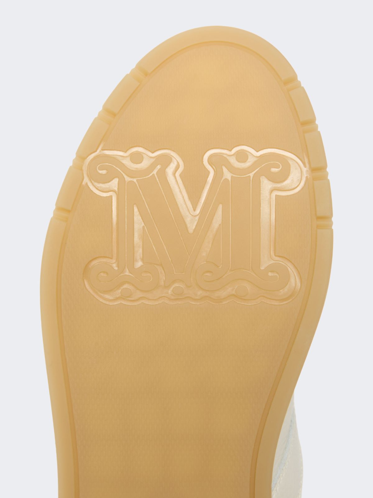 Low-top trainers in tumbled leather - White