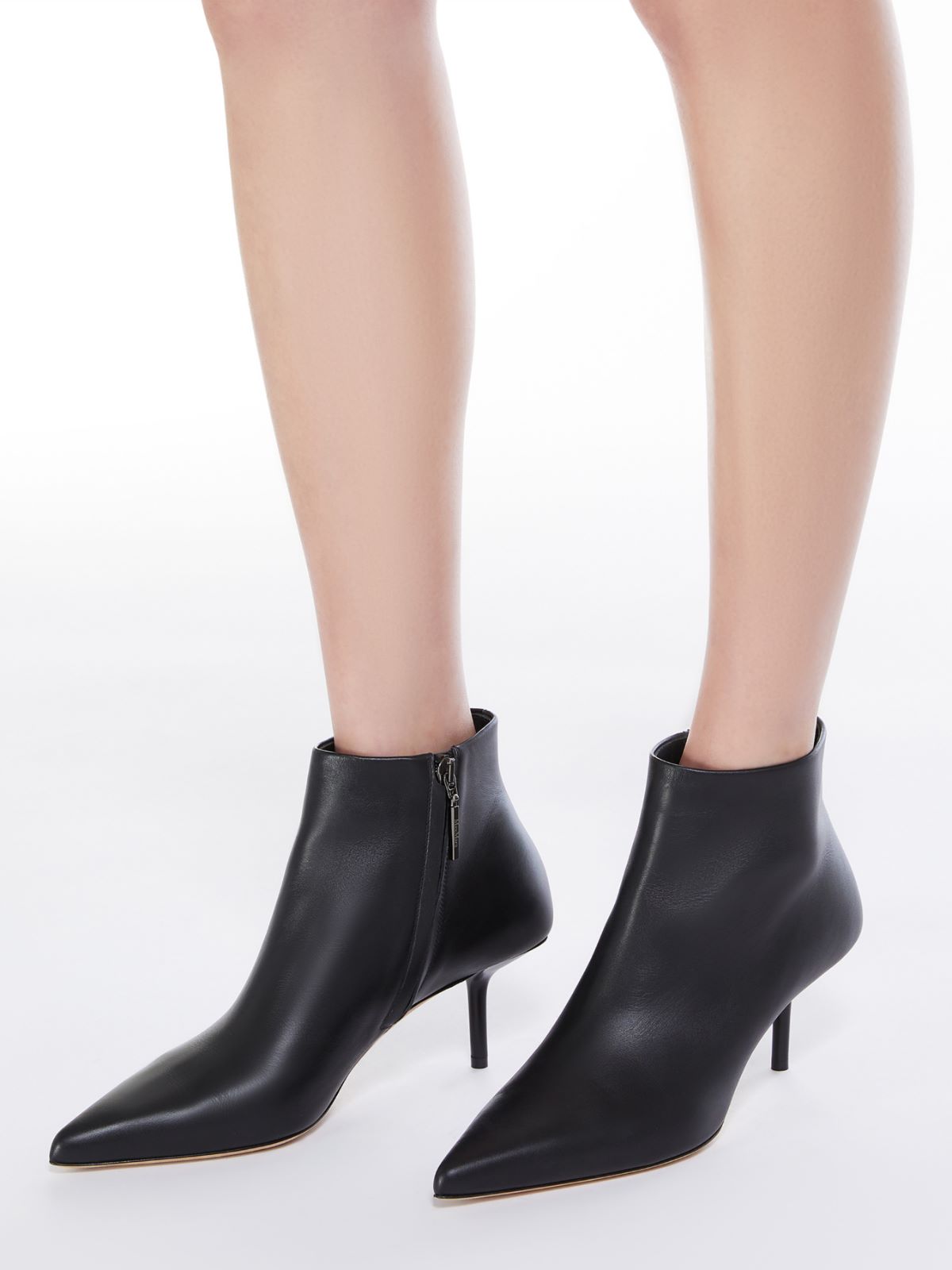 Zip-up leather ankle boots - Black