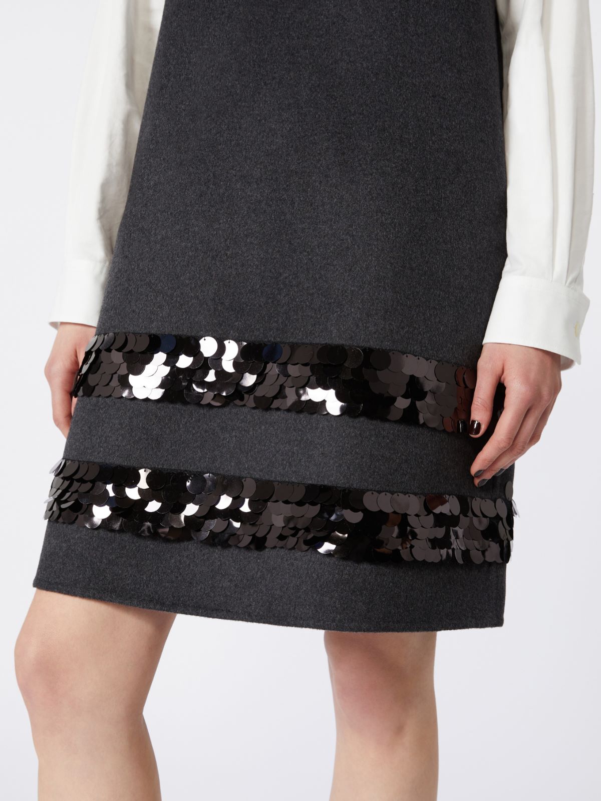 Short dress in wool and sequins - Dark grey
