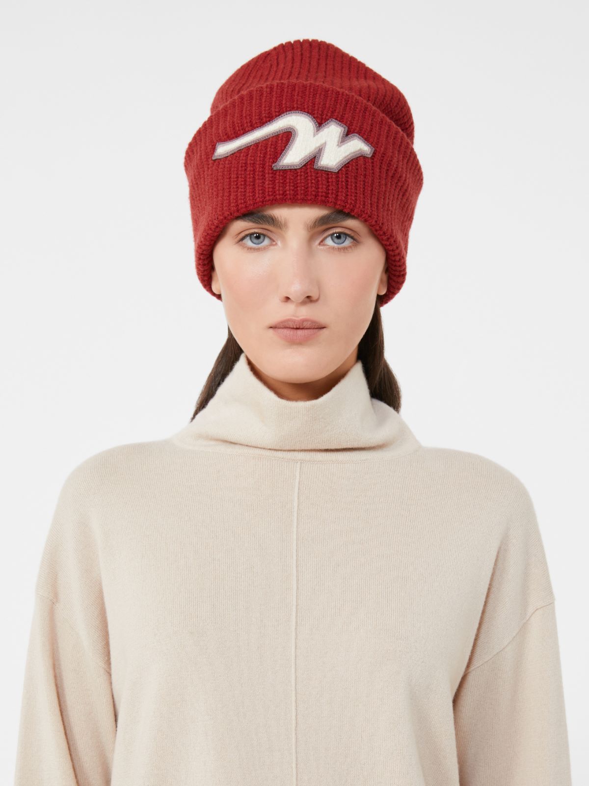 Wool beanie - Berry red