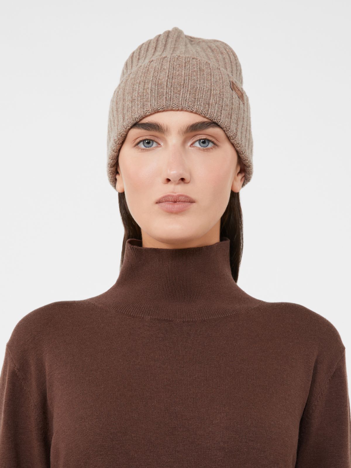 Wool yarn beanie - Brown