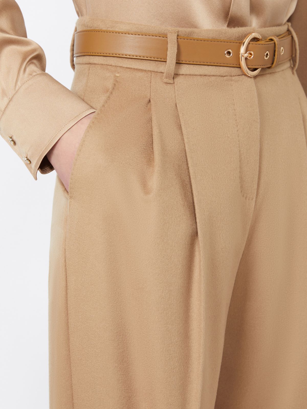 Flowing pure wool trousers - Camel