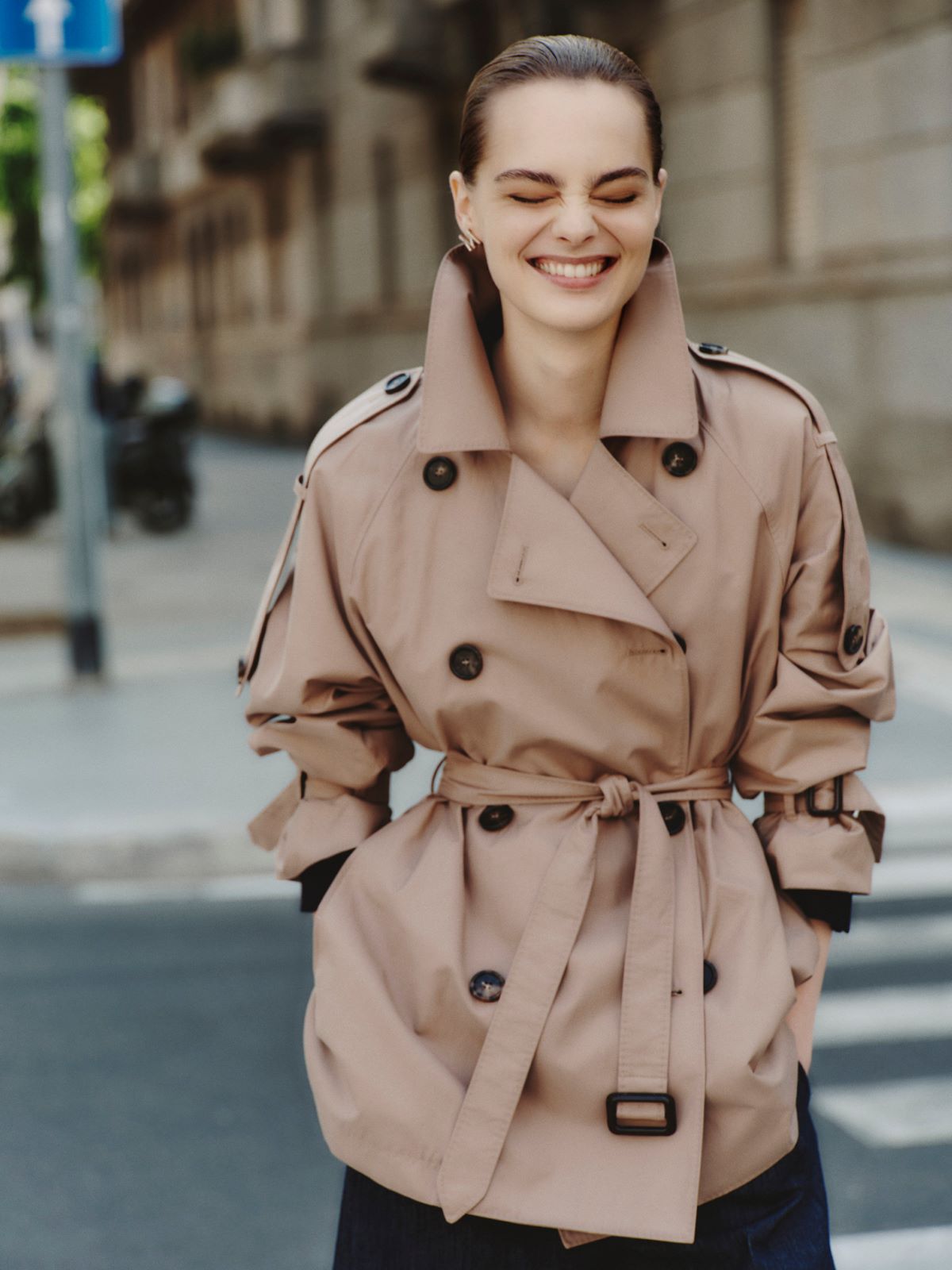 Short double-breasted trench coat in water-repellent cotton twill - Camel